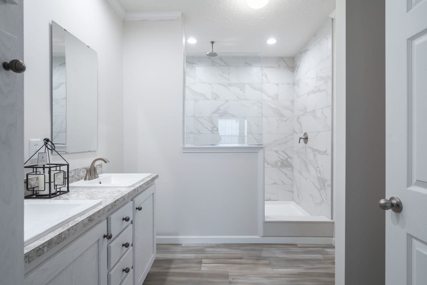 The 3542 MOD 56X28 CAVALIER SELECT Primary Bathroom. This Modular Home features 3 bedrooms and 2 baths.