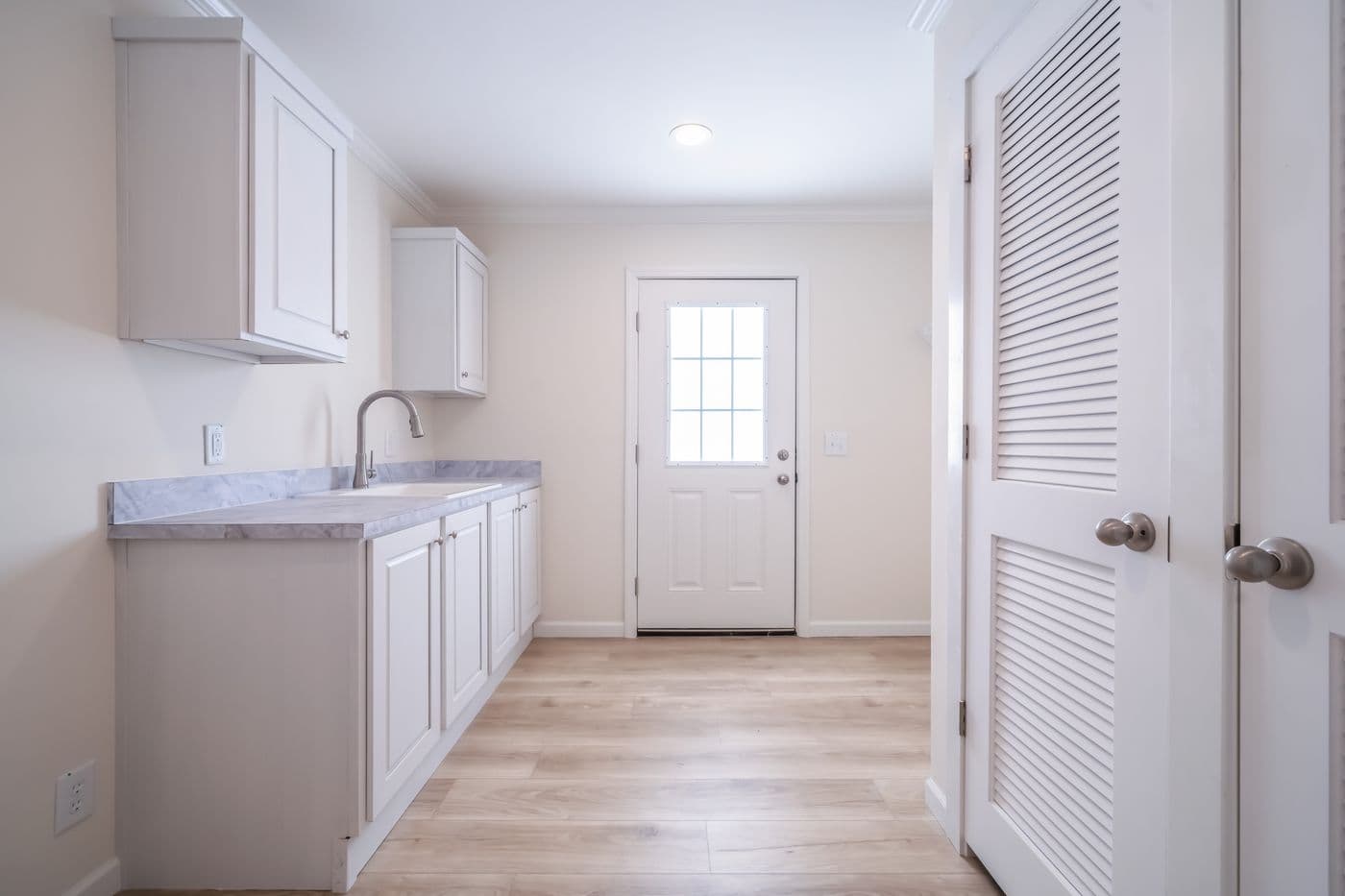 The 5430 "UWHARRIE" 7632 Utility Room. This Manufactured Mobile Home features 4 bedrooms and 2 baths.