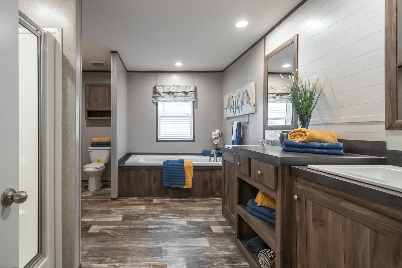 The LOCKLEAR Exterior. This Manufactured Mobile Home features 4 bedrooms and 2 baths.