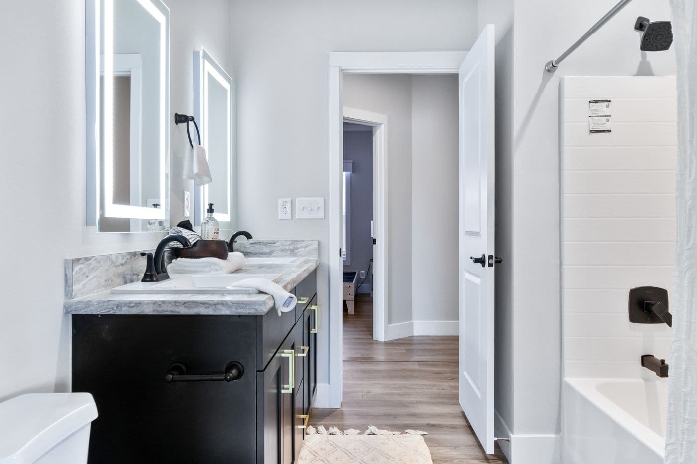 The K4568A Guest Bathroom. This Manufactured Mobile Home features 4 bedrooms and 3 baths.