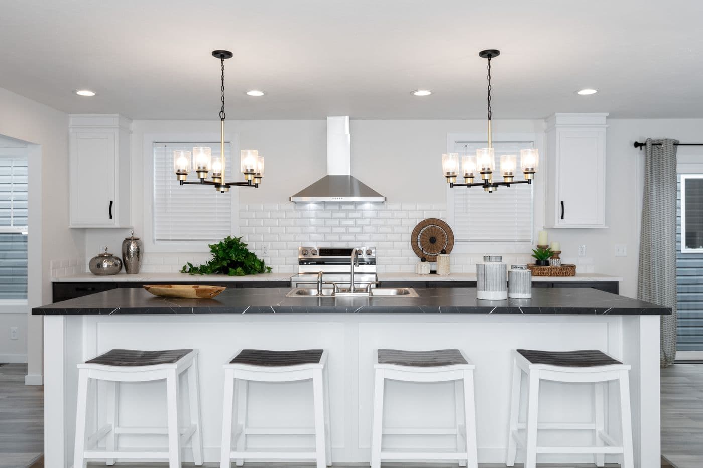 The BELVEDERE BLVD 5628-MS065 SECT Kitchen. This Manufactured Mobile Home features 3 bedrooms and 2 baths.