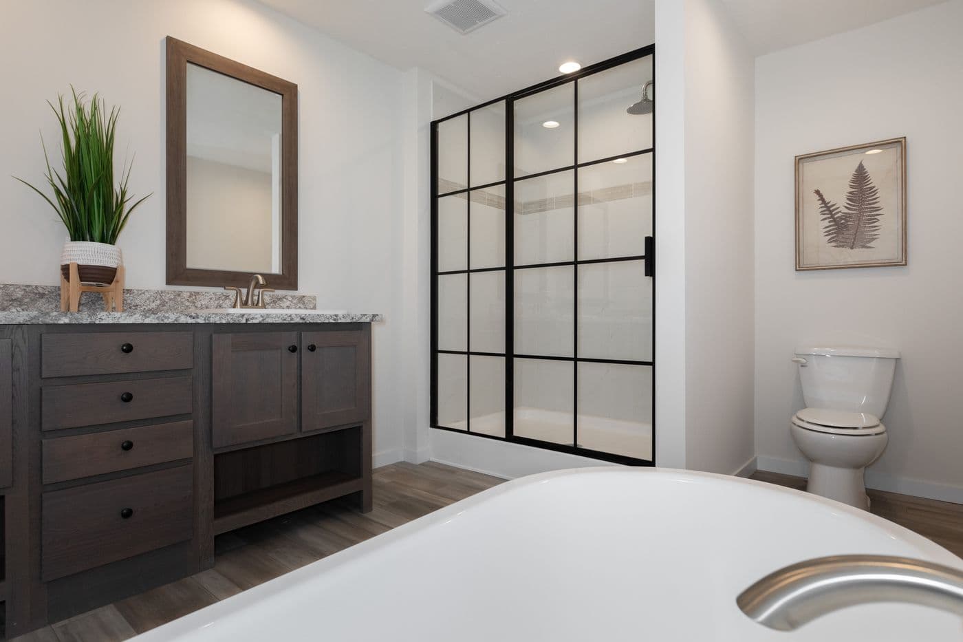 The CENTER ST/5228-MS014-1 SECT Primary Bathroom. This Manufactured Mobile Home features 3 bedrooms and 2 baths.
