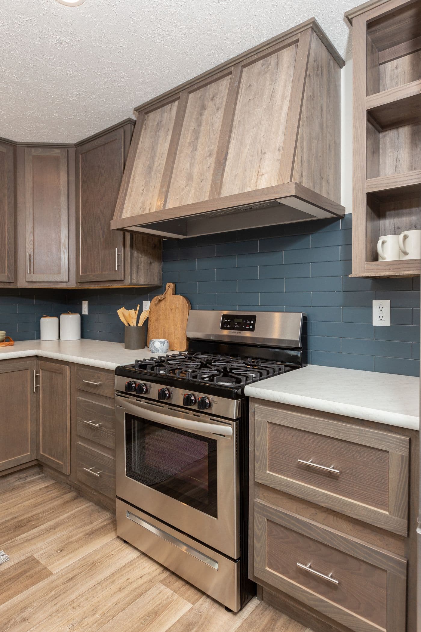 The LEGEND 86 Kitchen. This Manufactured Mobile Home features 3 bedrooms and 2 baths.