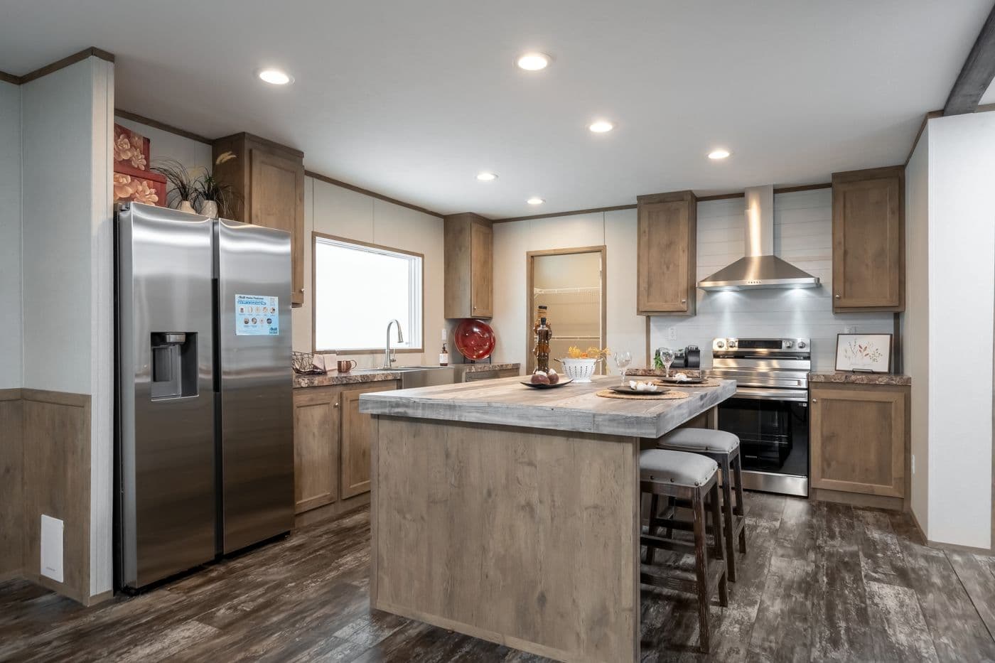 The BELLA VISTA Exterior. This Manufactured Mobile Home features 3 bedrooms and 2 baths.