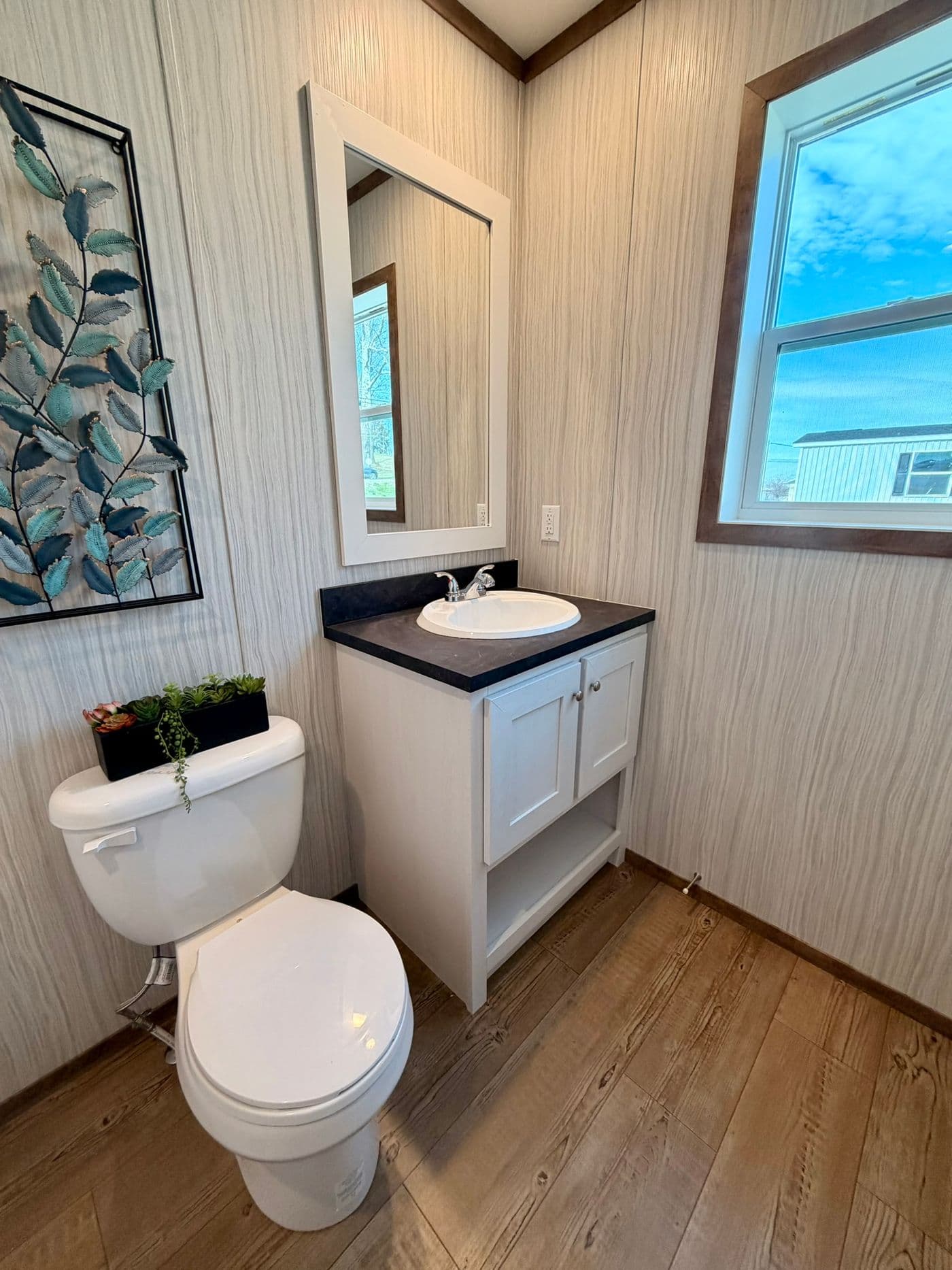 The APATITE Guest Bathroom. This Manufactured Mobile Home features 3 bedrooms and 2 baths.