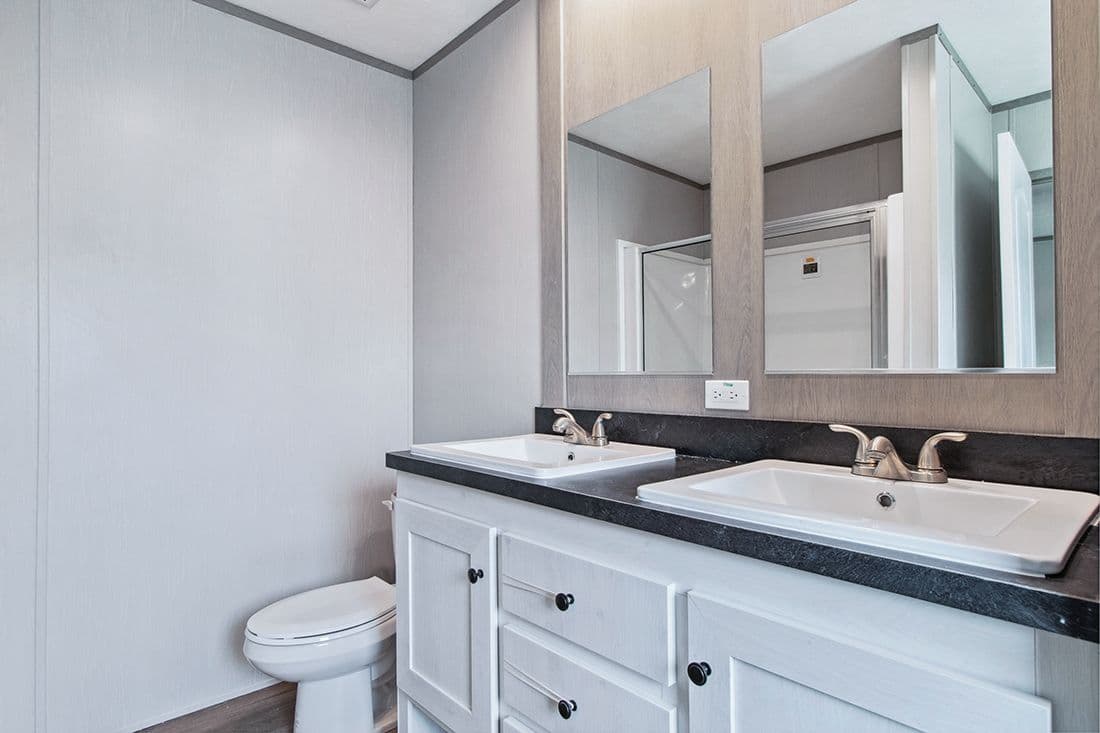 The RESOLUTION 16682X Primary Bathroom. This Manufactured Mobile Home features 2 bedrooms and 2 baths.
