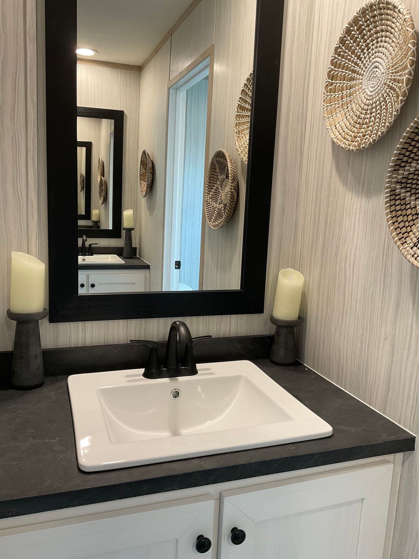 The EMERALD 7228-643 Primary Bathroom. This Manufactured Mobile Home features 4 bedrooms and 2 baths.