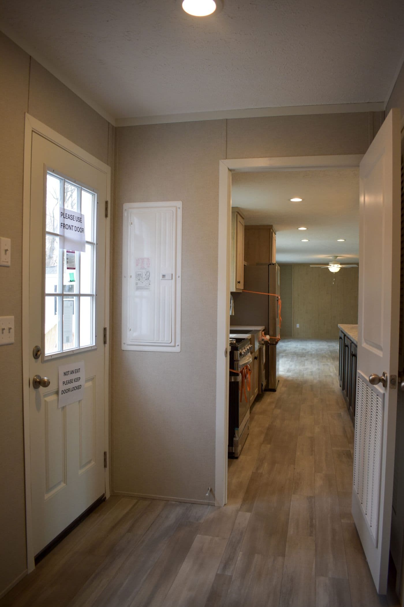 The MOONSTONE 60 Entryway