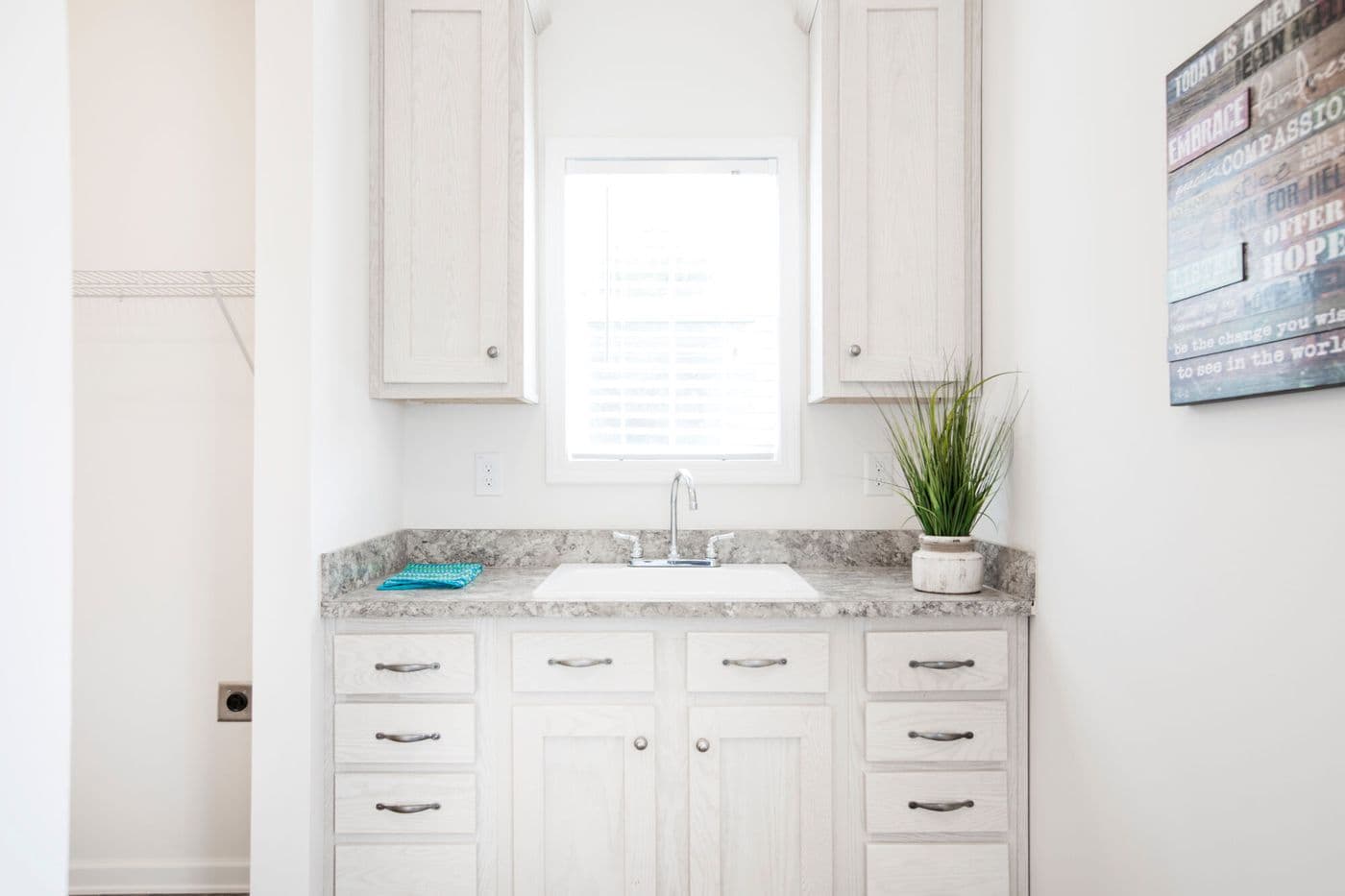 The 1558 JAMESTOWN Guest Bathroom. This Manufactured Mobile Home features 3 bedrooms and 2 baths.