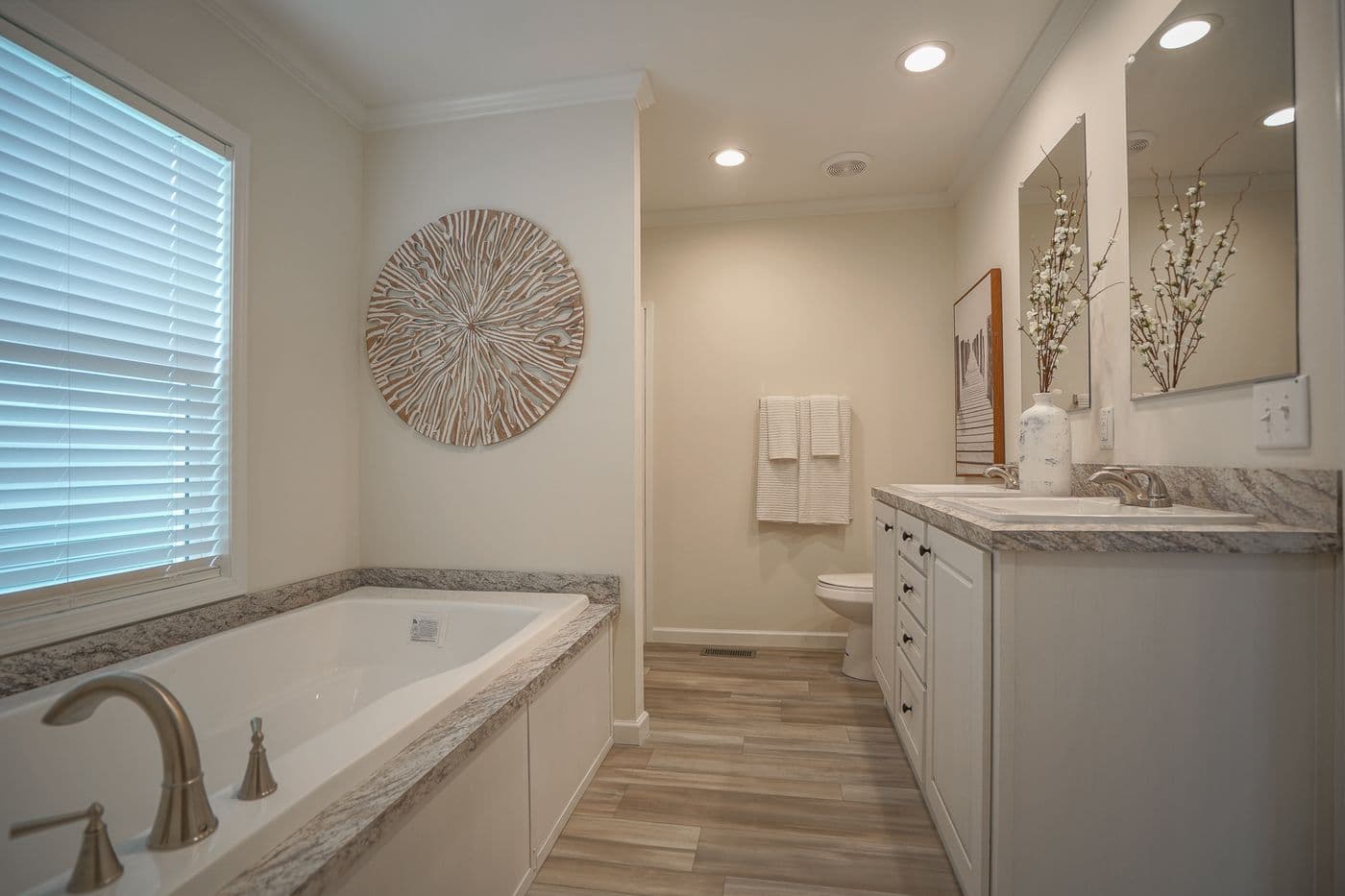 The 777-2 "COOL BREEZE" 7616 Primary Bathroom. This Manufactured Mobile Home features 3 bedrooms and 2 baths.