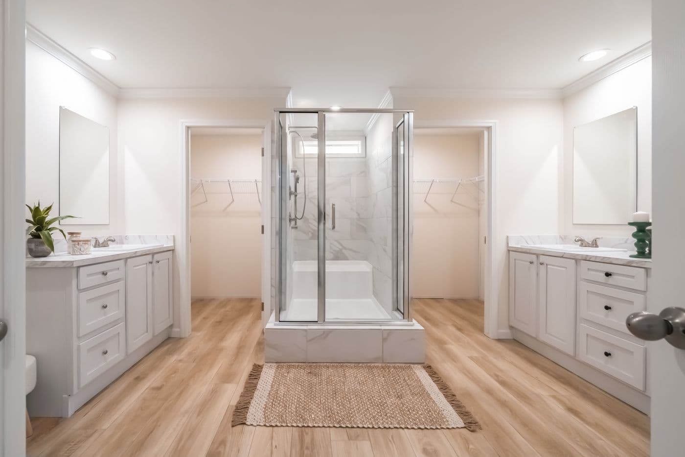 The 5430 "UWHARRIE" 7632 Primary Bathroom. This Manufactured Mobile Home features 4 bedrooms and 2 baths.