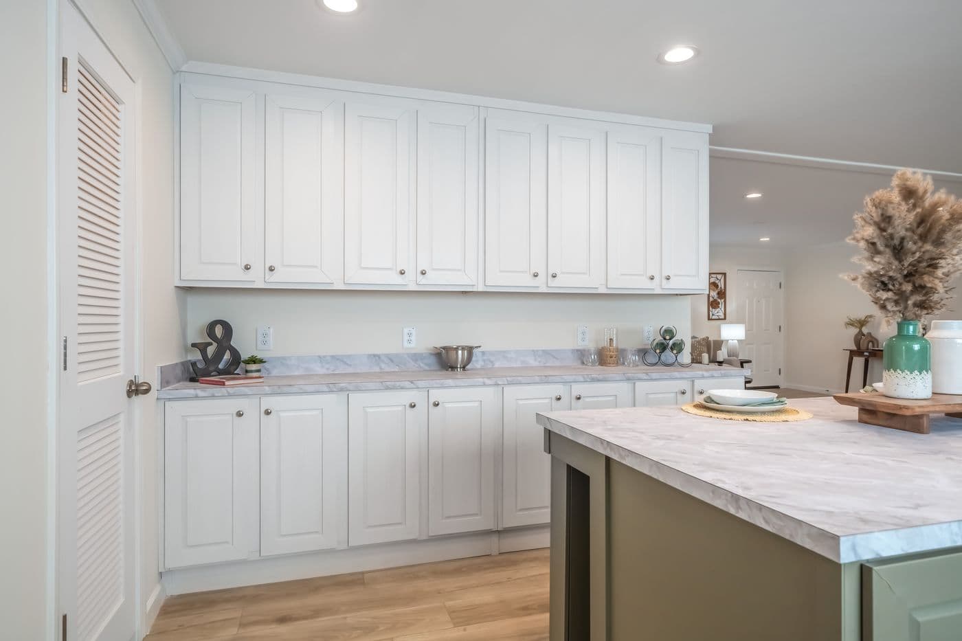 The 5430 "UWHARRIE" 7632 Kitchen. This Manufactured Mobile Home features 4 bedrooms and 2 baths.