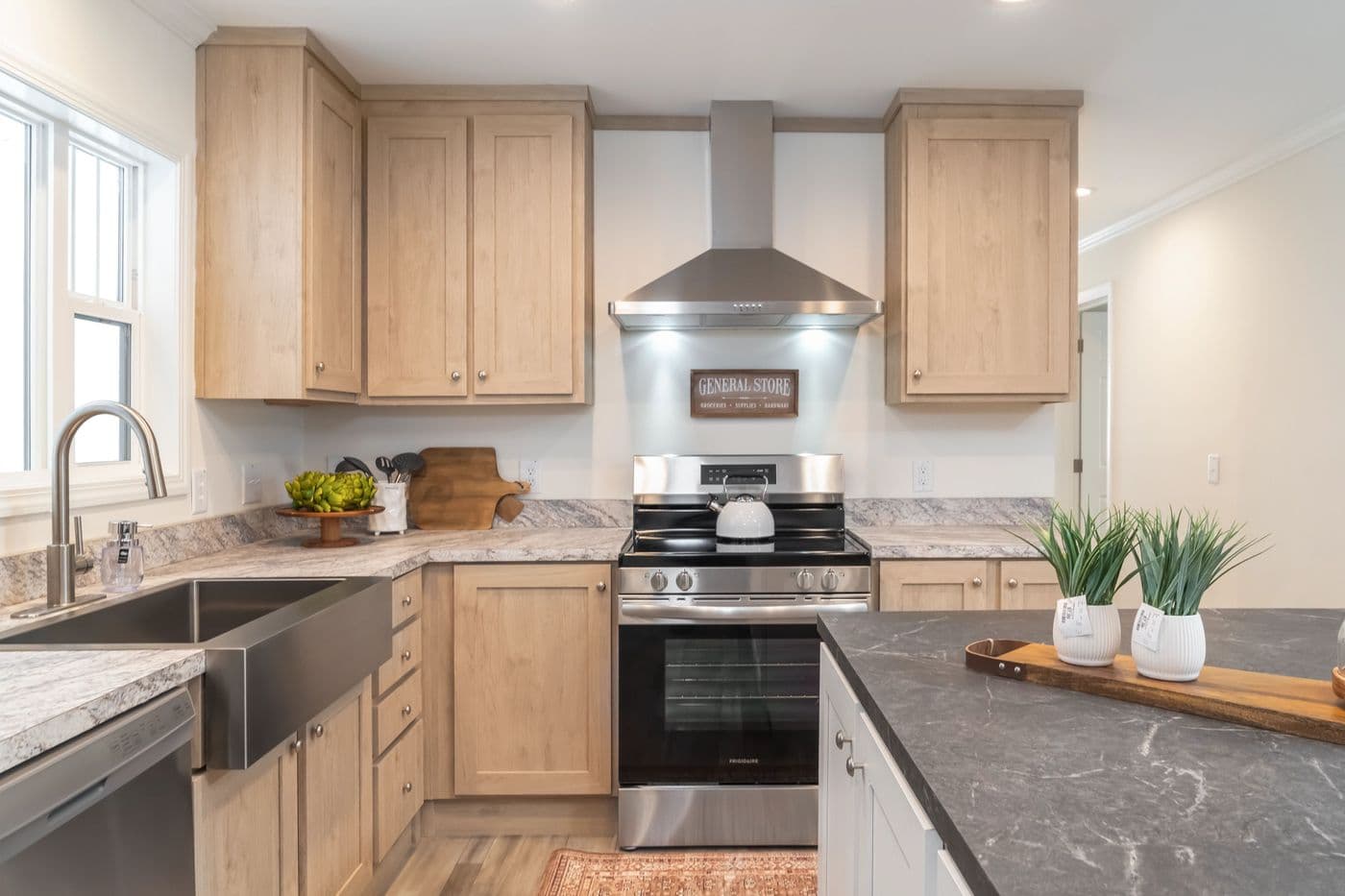 The 5410 "RIVER" 5628 Kitchen. This Manufactured Mobile Home features 3 bedrooms and 2 baths.