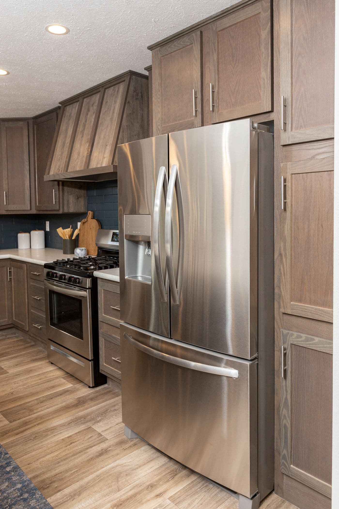The LEGEND 86 Kitchen. This Manufactured Mobile Home features 3 bedrooms and 2 baths.
