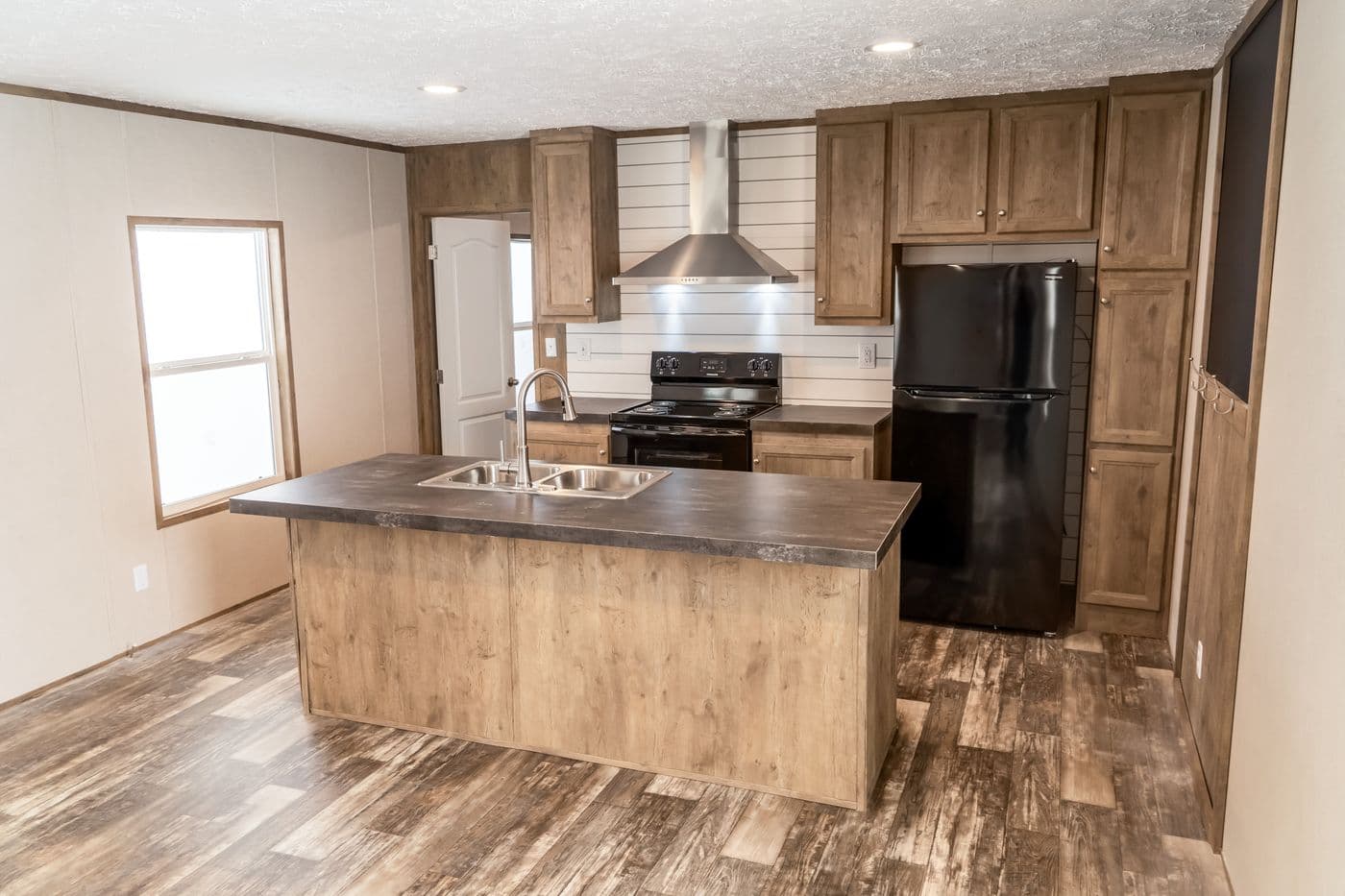 The THE BREEZE 76 Exterior. This Manufactured Mobile Home features 3 bedrooms and 2 baths.