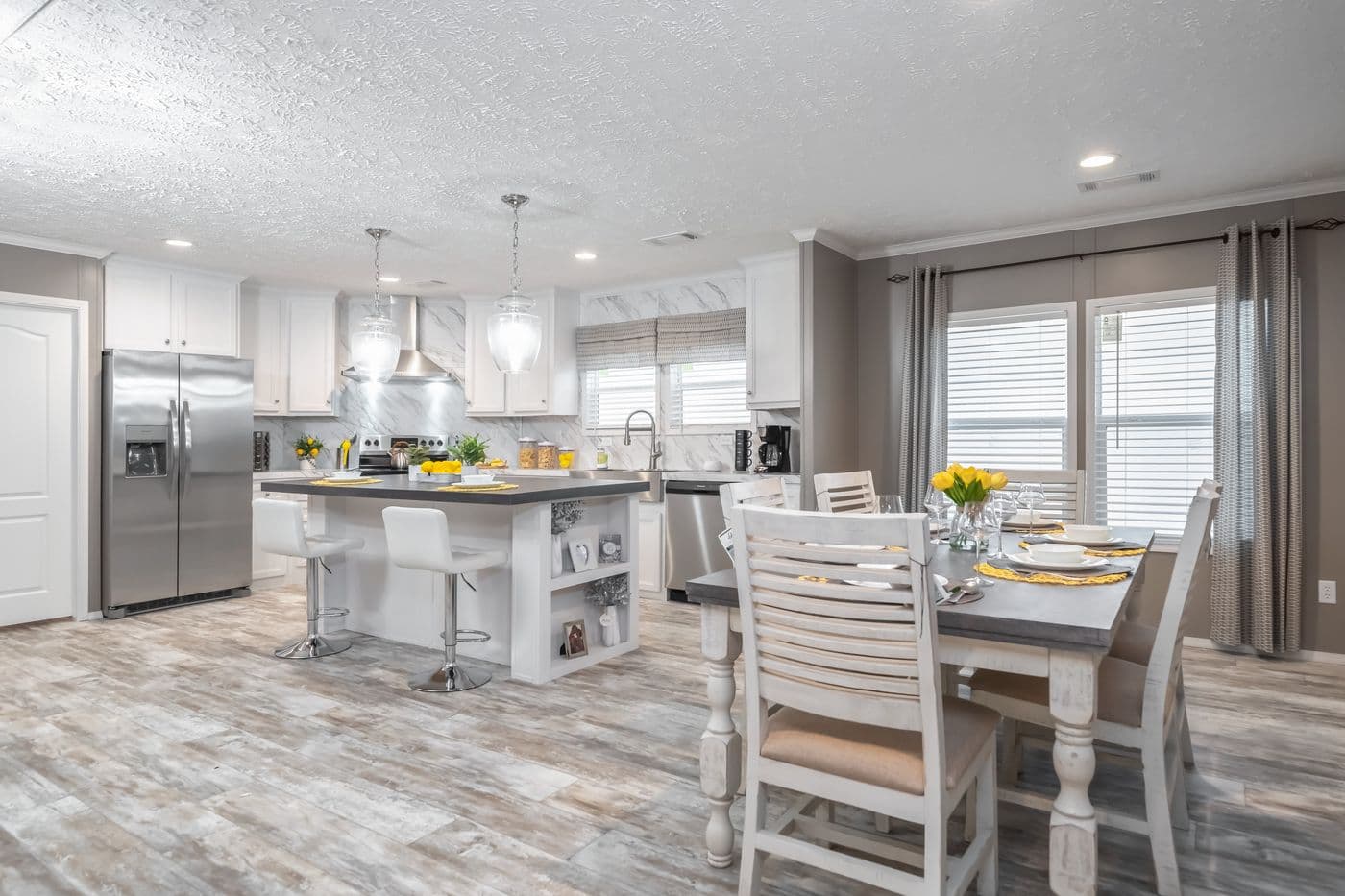 The CASCADE Kitchen. This Manufactured Mobile Home features 4 bedrooms and 2 baths.