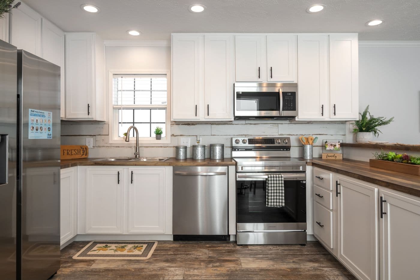 The THE MERCER Kitchen. This Manufactured Mobile Home features 3 bedrooms and 2 baths.