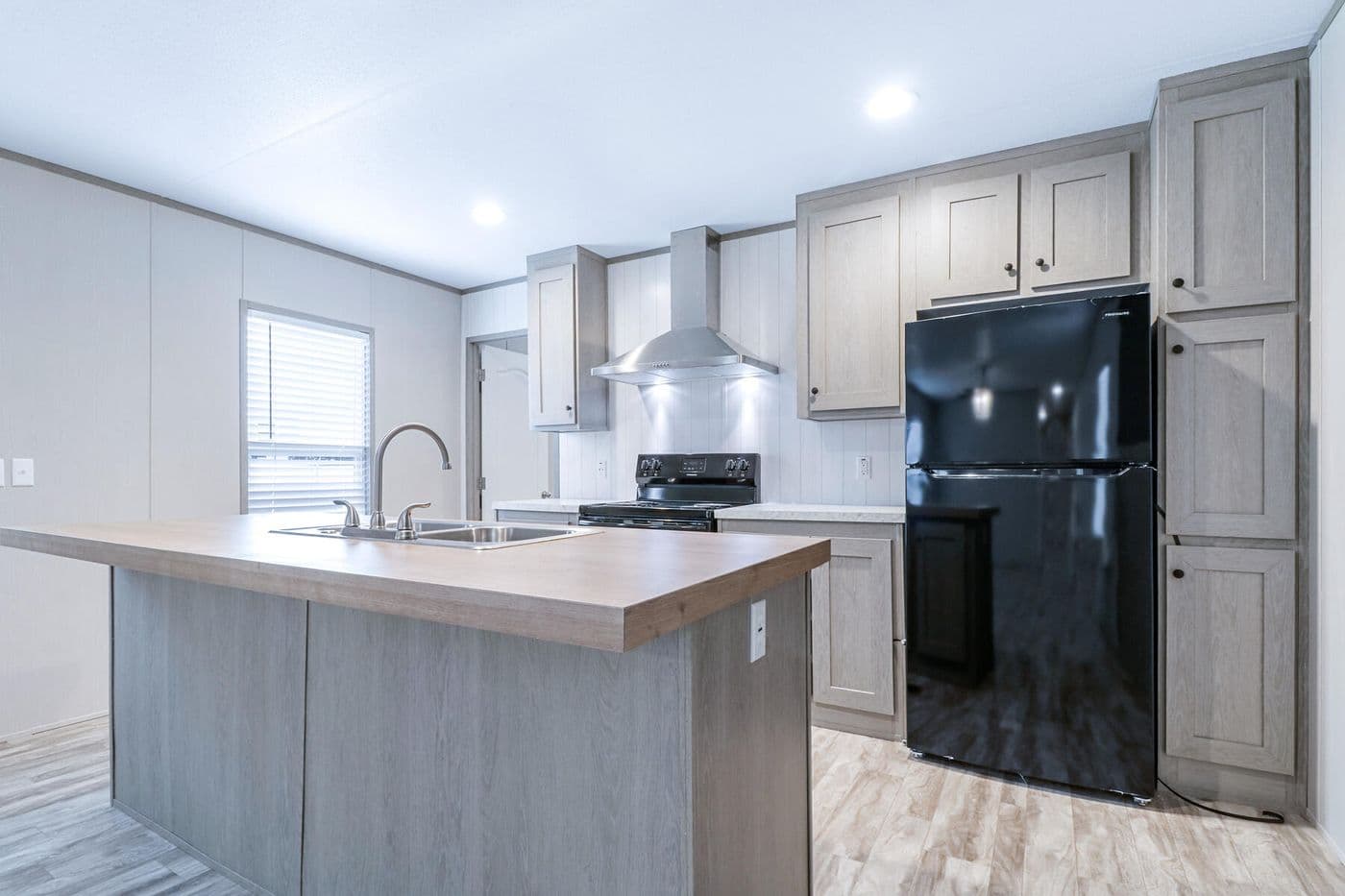 The BREEZE 16723A Exterior. This Manufactured Mobile Home features 3 bedrooms and 2 baths.