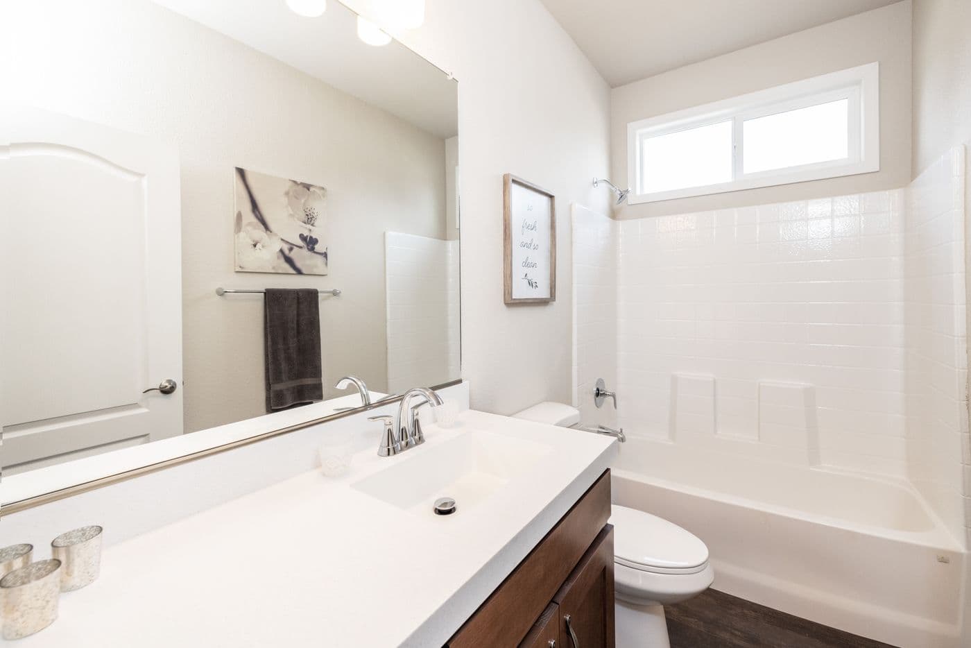 The FAIRPOINT 24523K Guest Bathroom. This Manufactured Mobile Home features 3 bedrooms and 2 baths.
