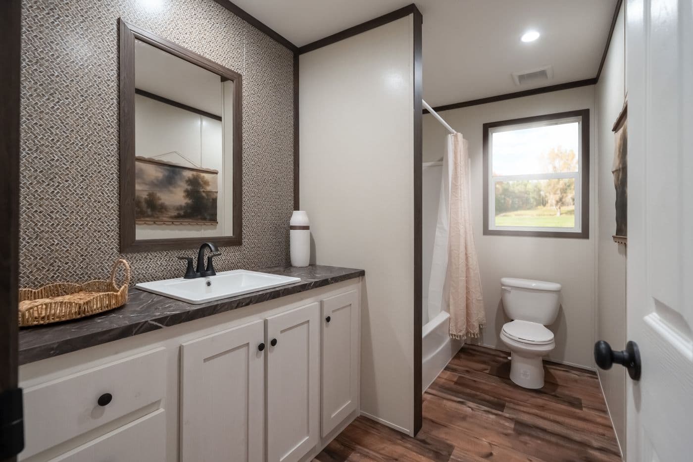 The MOUNTAIN VIEW Guest Bathroom. This Manufactured Mobile Home features 3 bedrooms and 2 baths.