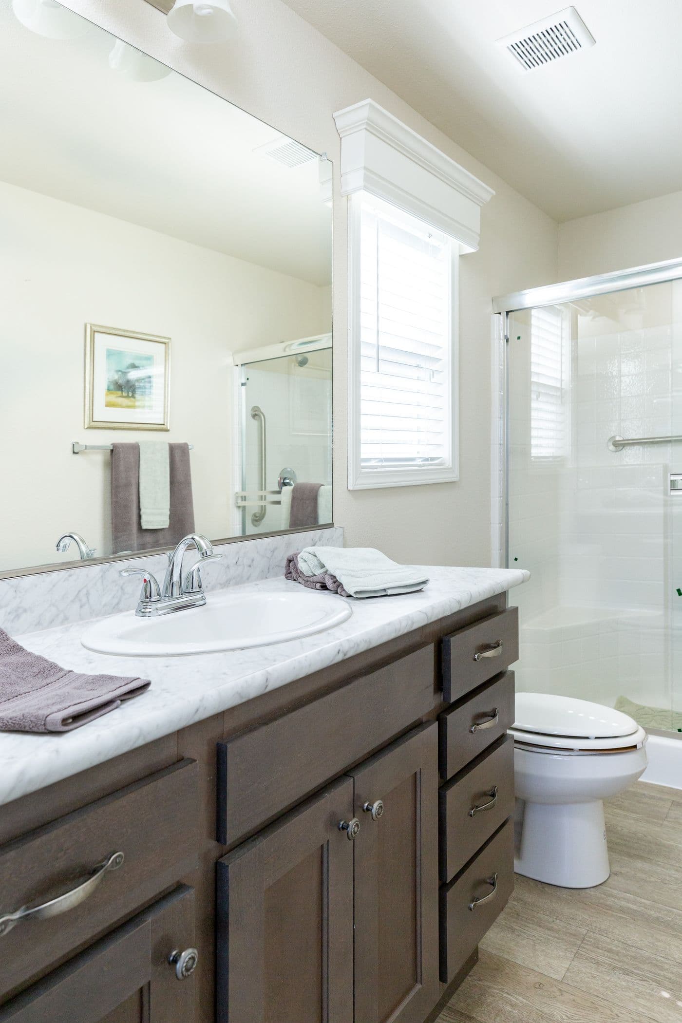 The FAIRPOINT 27543F Primary Bathroom. This Manufactured Mobile Home features 3 bedrooms and 2 baths.
