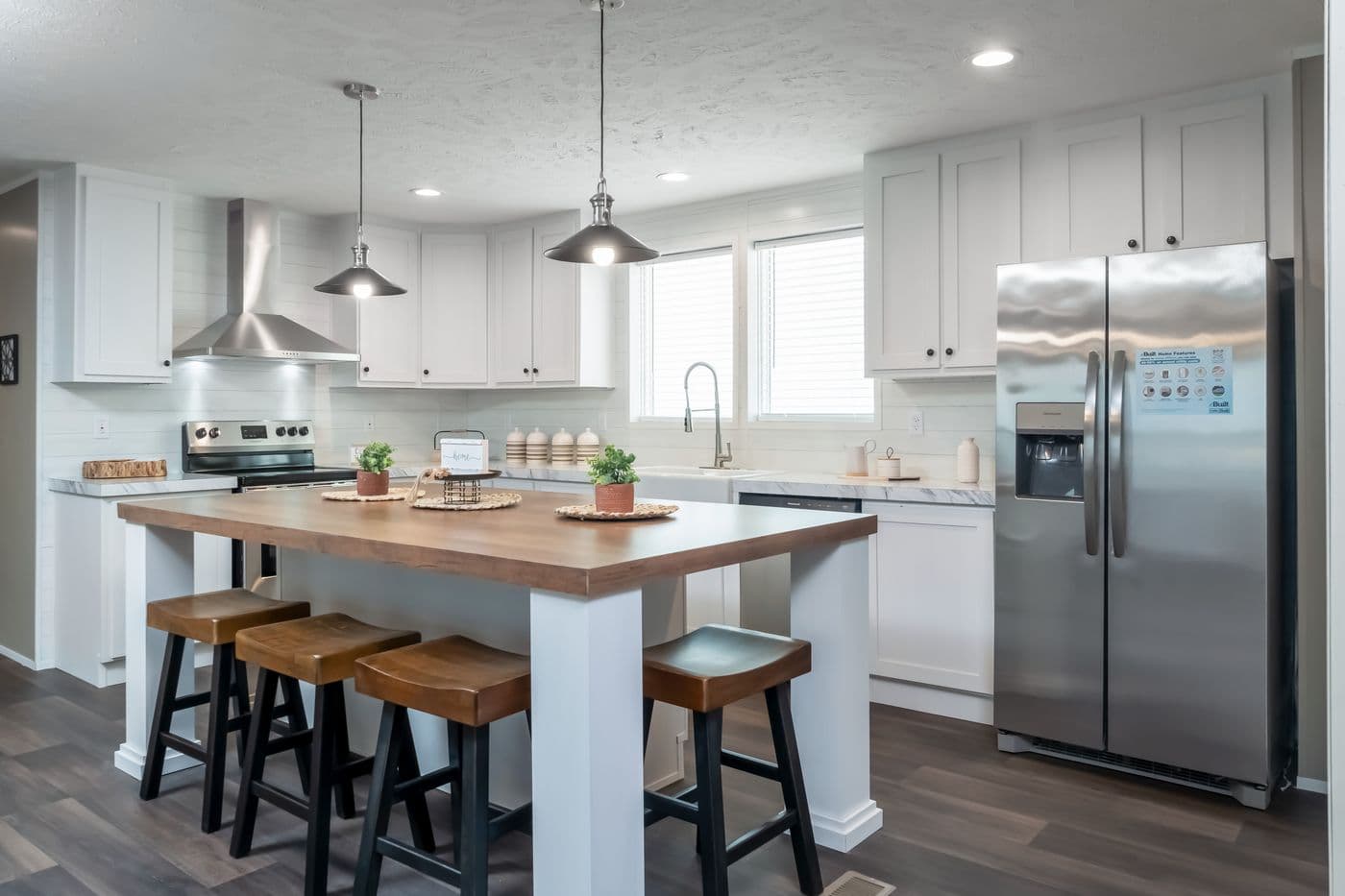 The ISLAND BREEZE 64 Kitchen. This Manufactured Mobile Home features 4 bedrooms and 2 baths.
