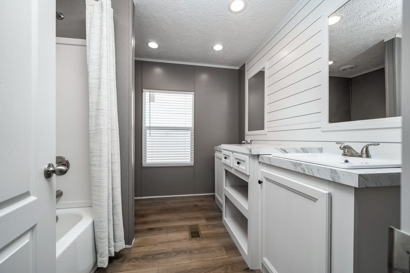 The SAVANNAH BREEZE Exterior. This Manufactured Mobile Home features 3 bedrooms and 2 baths.