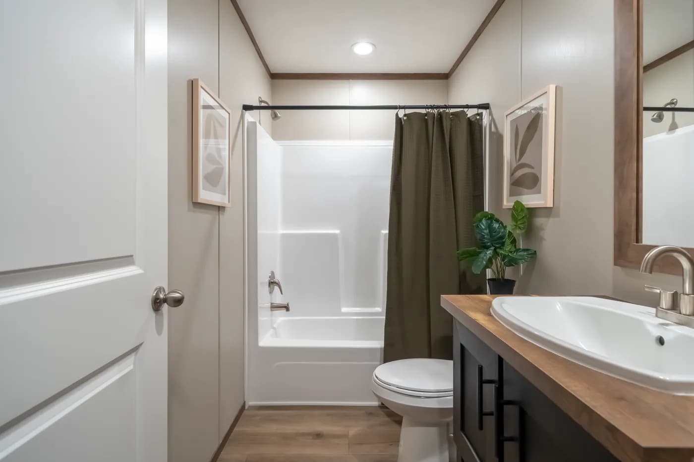 The SEVIER Guest Bathroom. This Manufactured Mobile Home features 4 bedrooms and 3 baths.