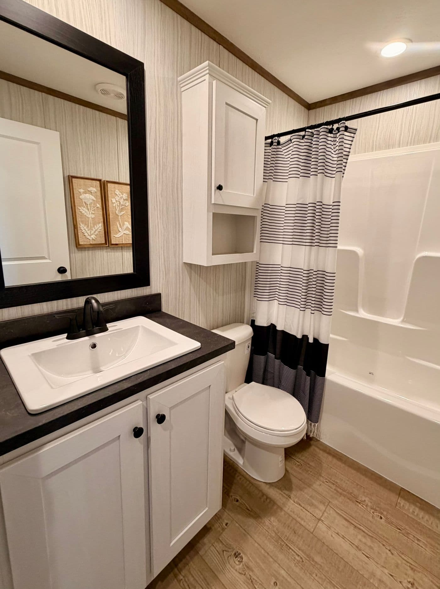 The BERYL Guest Bathroom. This Manufactured Mobile Home features 3 bedrooms and 2 baths.