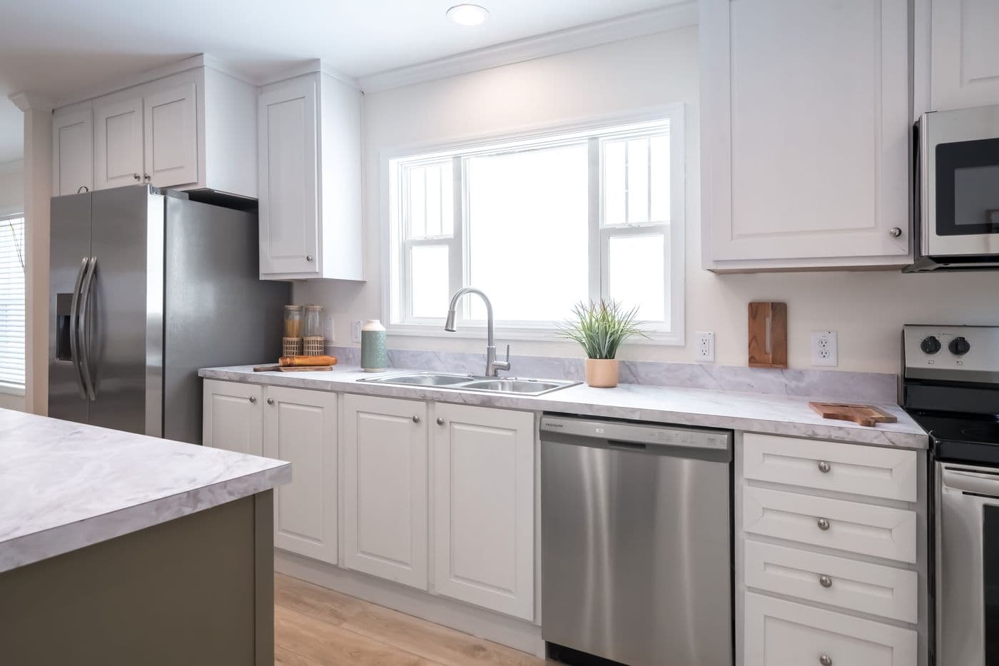 The 5430 "UWHARRIE" 7632 Kitchen. This Manufactured Mobile Home features 4 bedrooms and 2 baths.