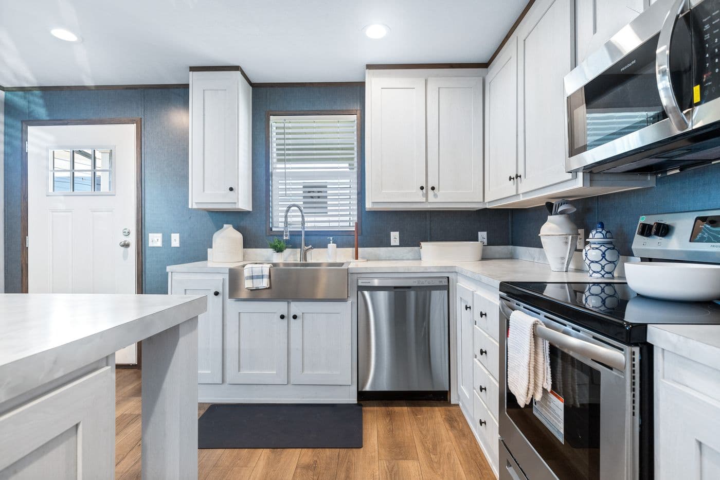 The RETREAT LIVING 16682A Kitchen. This Manufactured Mobile Home features 2 bedrooms and 2 baths.