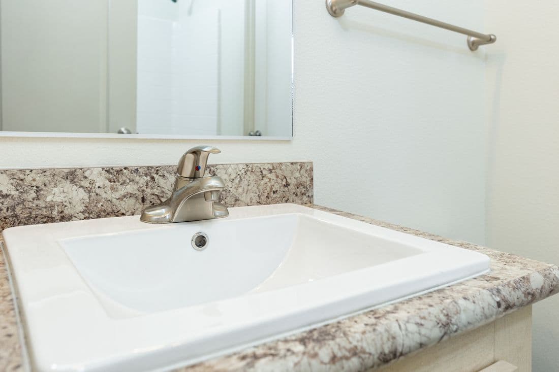 The 2017 COLUMBIA RIVER (NEW) Guest Bathroom. This Manufactured Mobile Home features 3 bedrooms and 2 baths.