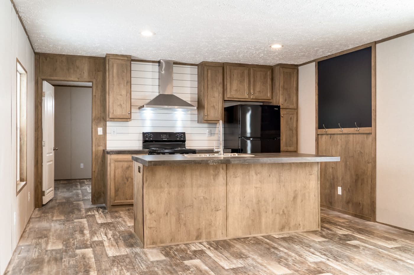 The THE BREEZE 76 Exterior. This Manufactured Mobile Home features 3 bedrooms and 2 baths.