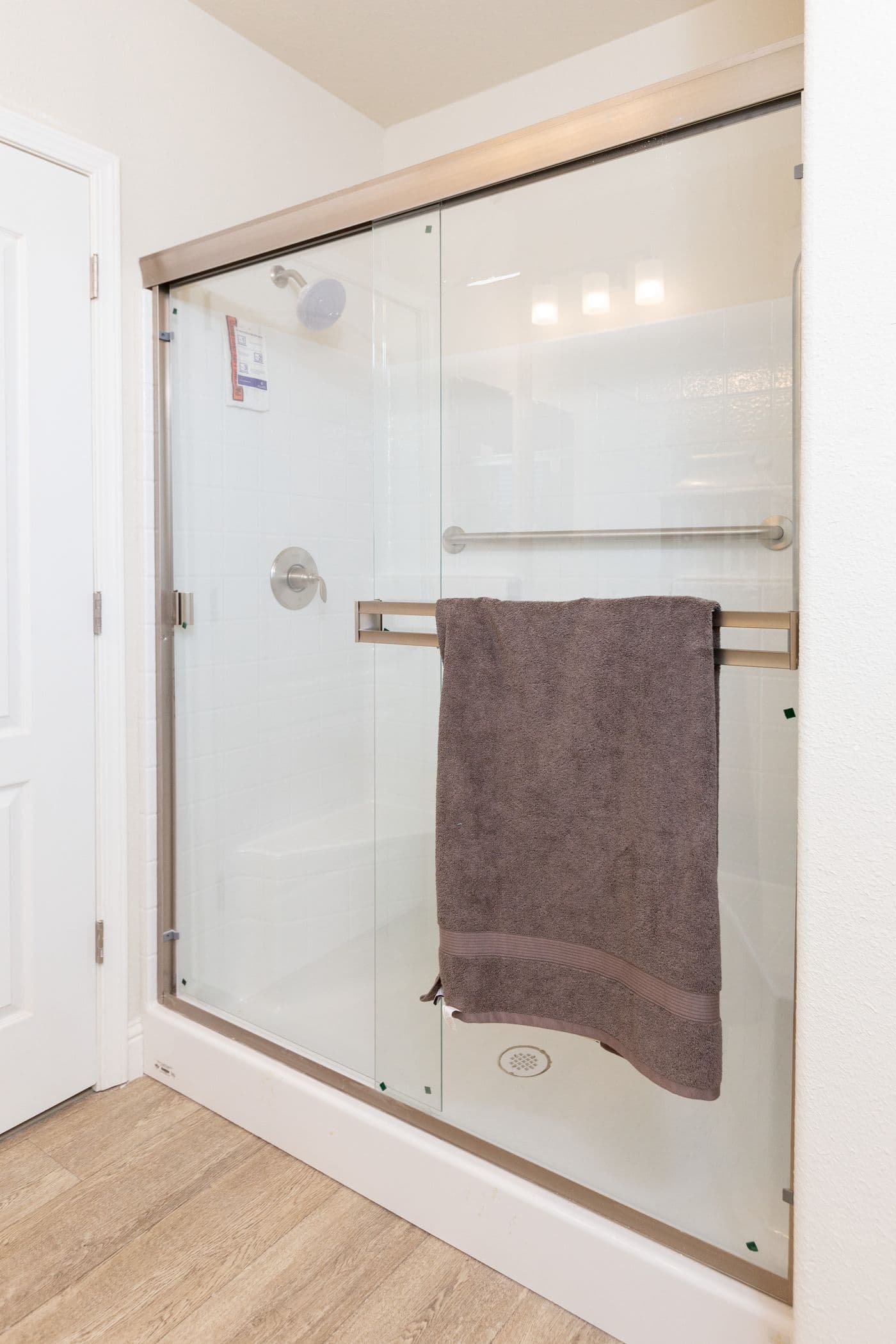 The FAIRPOINT 27543F Primary Bathroom. This Manufactured Mobile Home features 3 bedrooms and 2 baths.