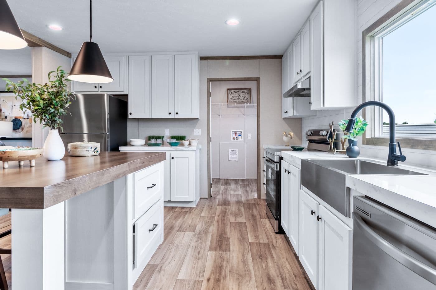 The THE CHOICE Kitchen. This Manufactured Mobile Home features 4 bedrooms and 2 baths.