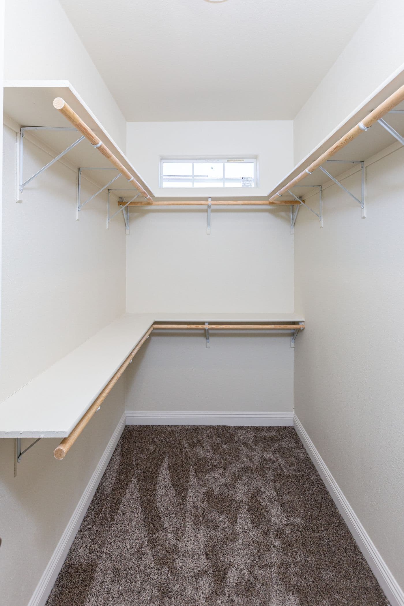 The SUM3076A Storage. This Manufactured Mobile Home features 4 bedrooms and 2.5 baths.