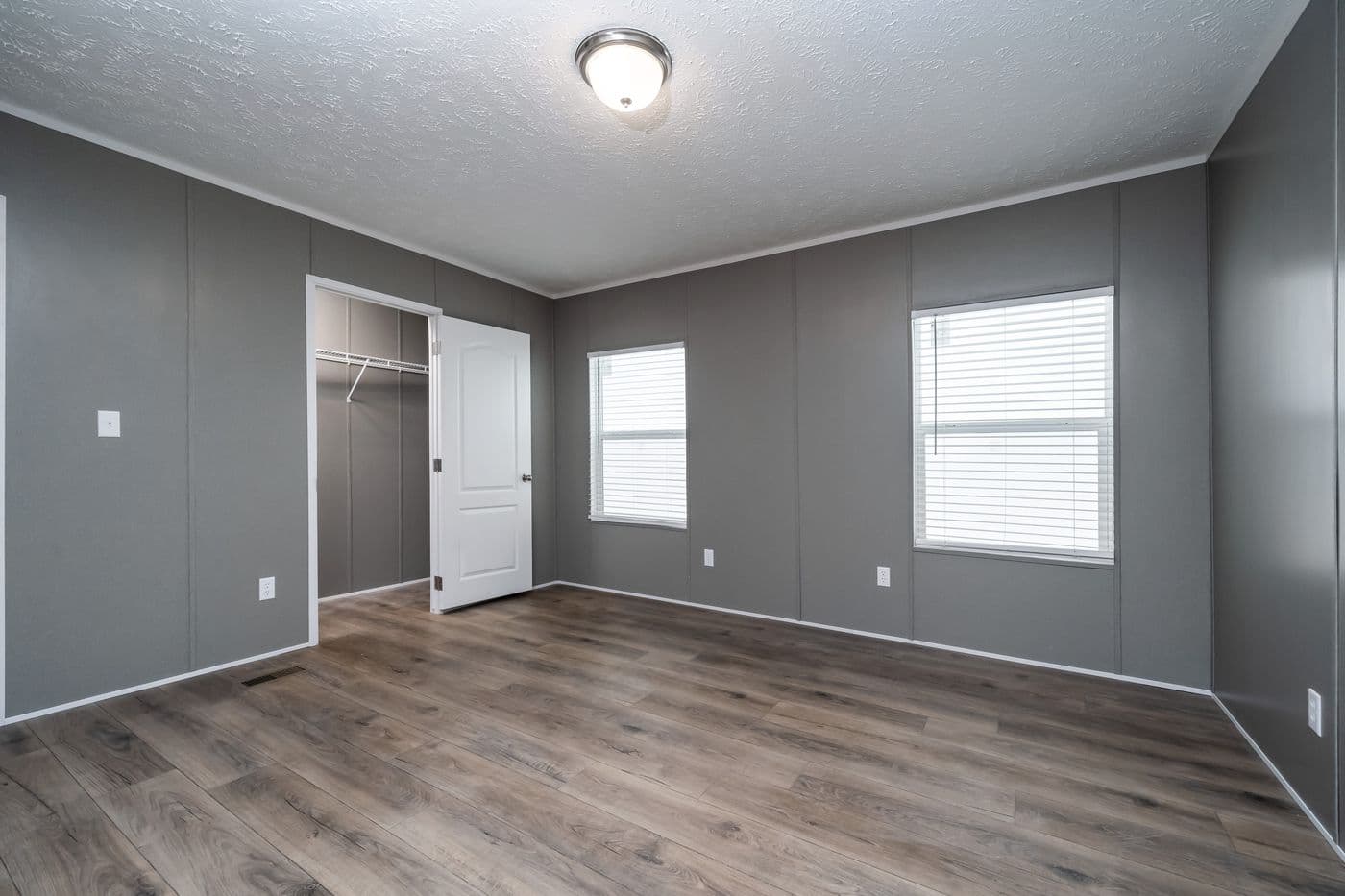 The SAVANNAH BREEZE Exterior. This Manufactured Mobile Home features 3 bedrooms and 2 baths.