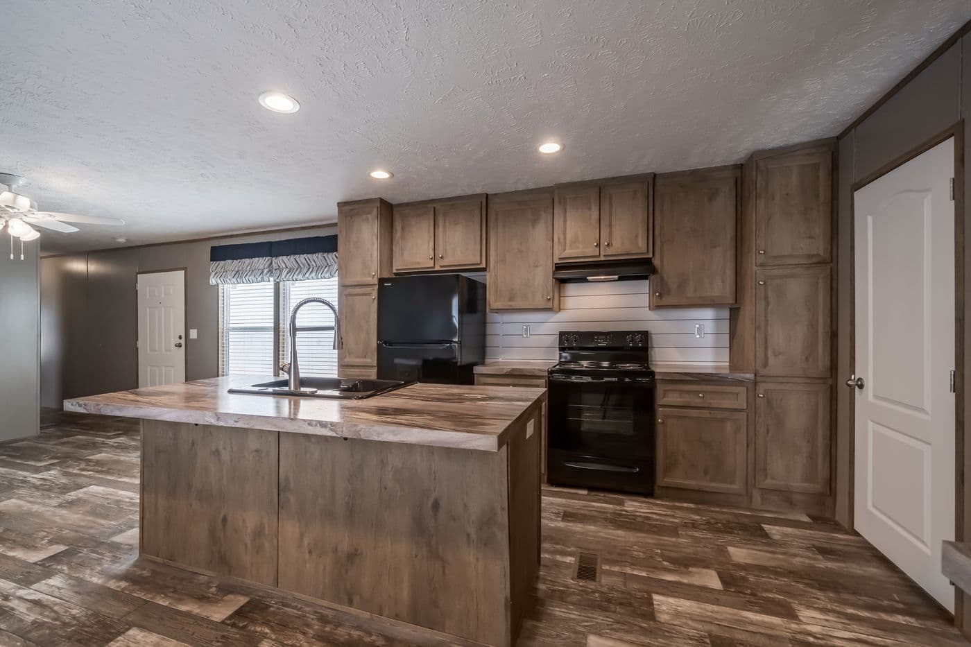 The PEYTON Exterior. This Manufactured Mobile Home features 3 bedrooms and 2 baths.