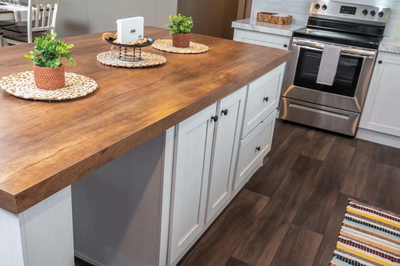 The ISLAND BREEZE 64 Kitchen. This Manufactured Mobile Home features 4 bedrooms and 2 baths.