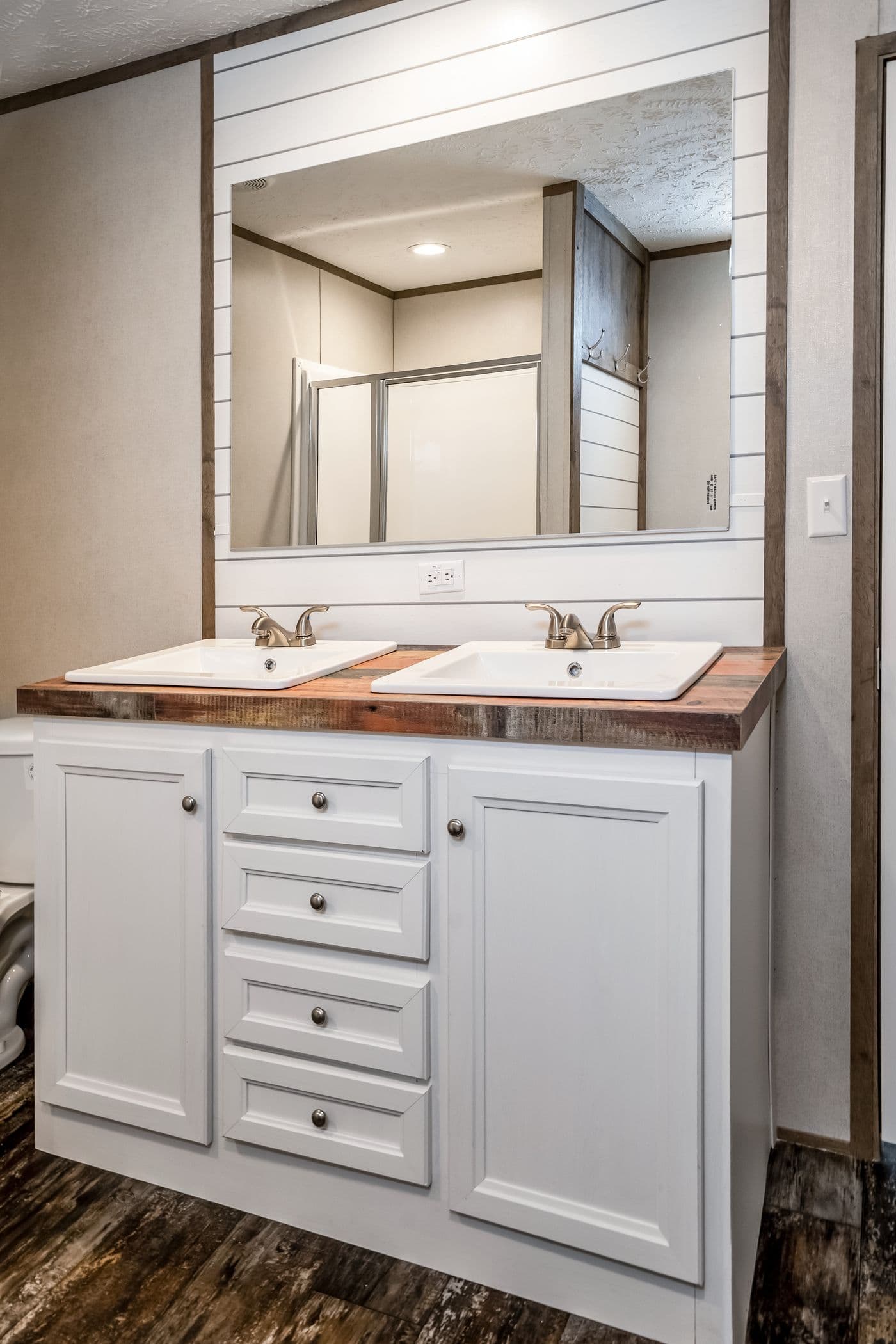 The ANNIVERSARY ENTERTAINER Exterior. This Manufactured Mobile Home features 3 bedrooms and 2 baths.