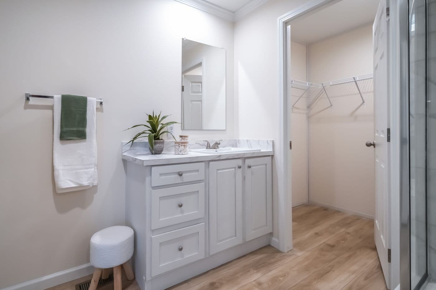 The 5430 "UWHARRIE" 7632 Primary Bathroom. This Manufactured Mobile Home features 4 bedrooms and 2 baths.