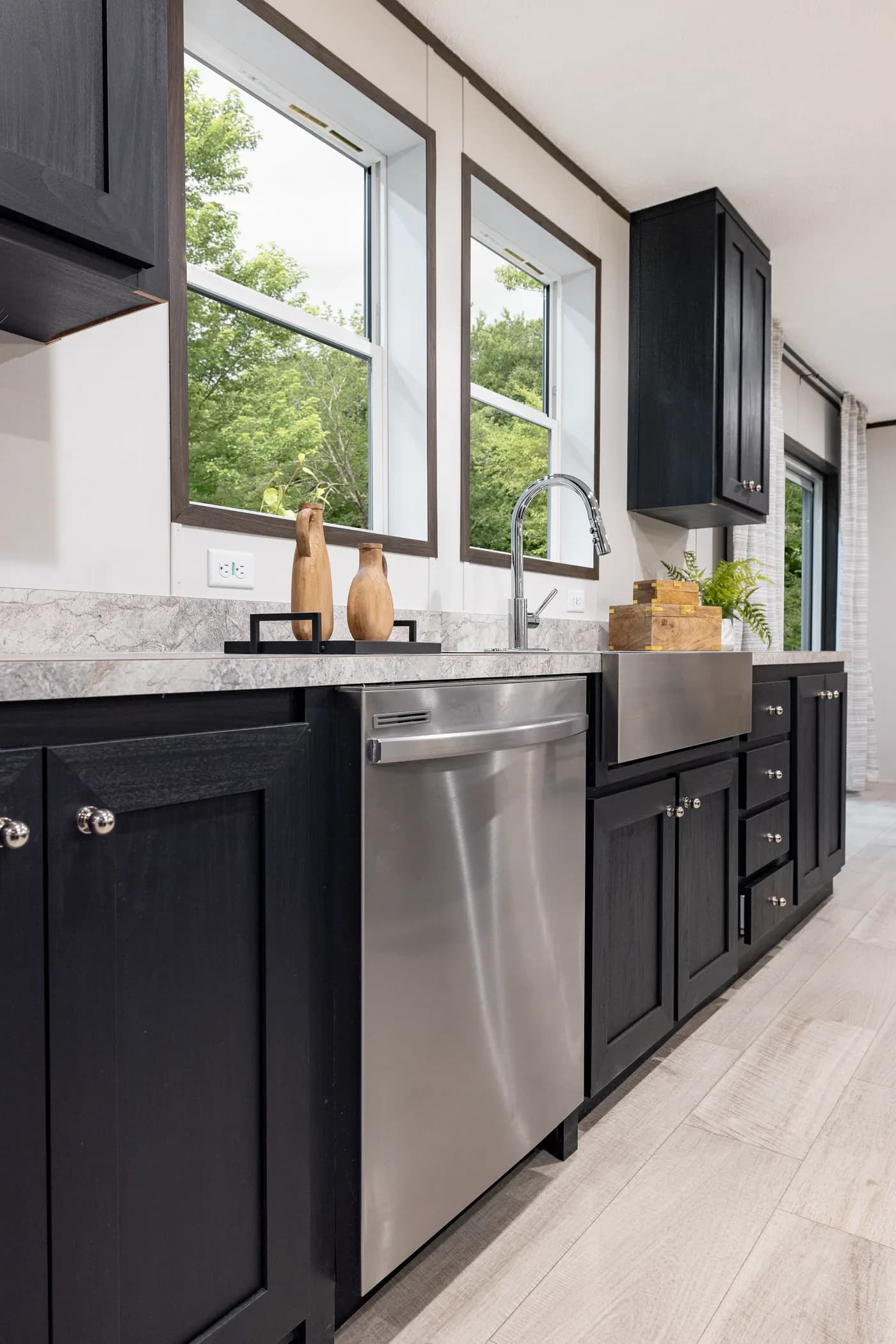 The CRESTWOOD Kitchen. This Manufactured Mobile Home features 3 bedrooms and 2 baths.