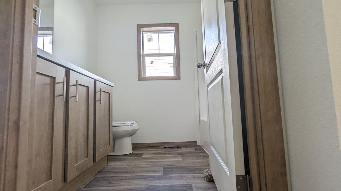 The RAMSEY 215-1 Primary Bathroom. This Manufactured Mobile Home features 1 bedroom and 1 bath.