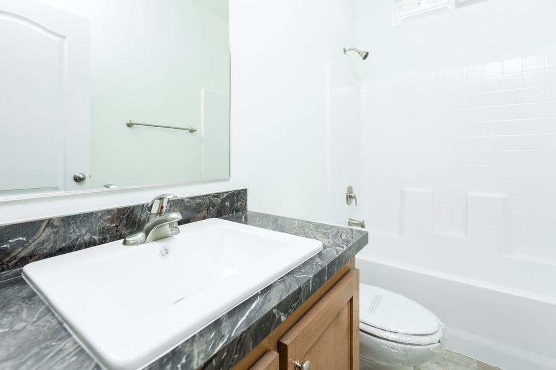 The 2025 COLUMBIA RIVER (NEW) Guest Bathroom. This Manufactured Mobile Home features 4 bedrooms and 2 baths.