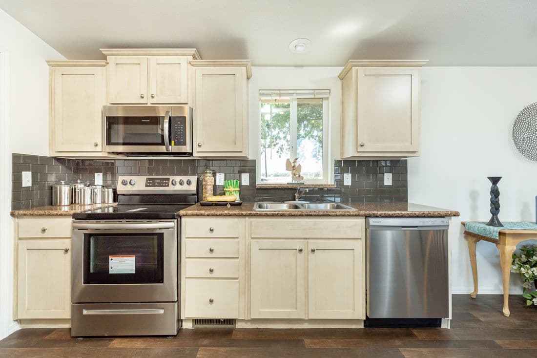 The 2017 COLUMBIA RIVER (NEW) Kitchen. This Manufactured Mobile Home features 3 bedrooms and 2 baths.