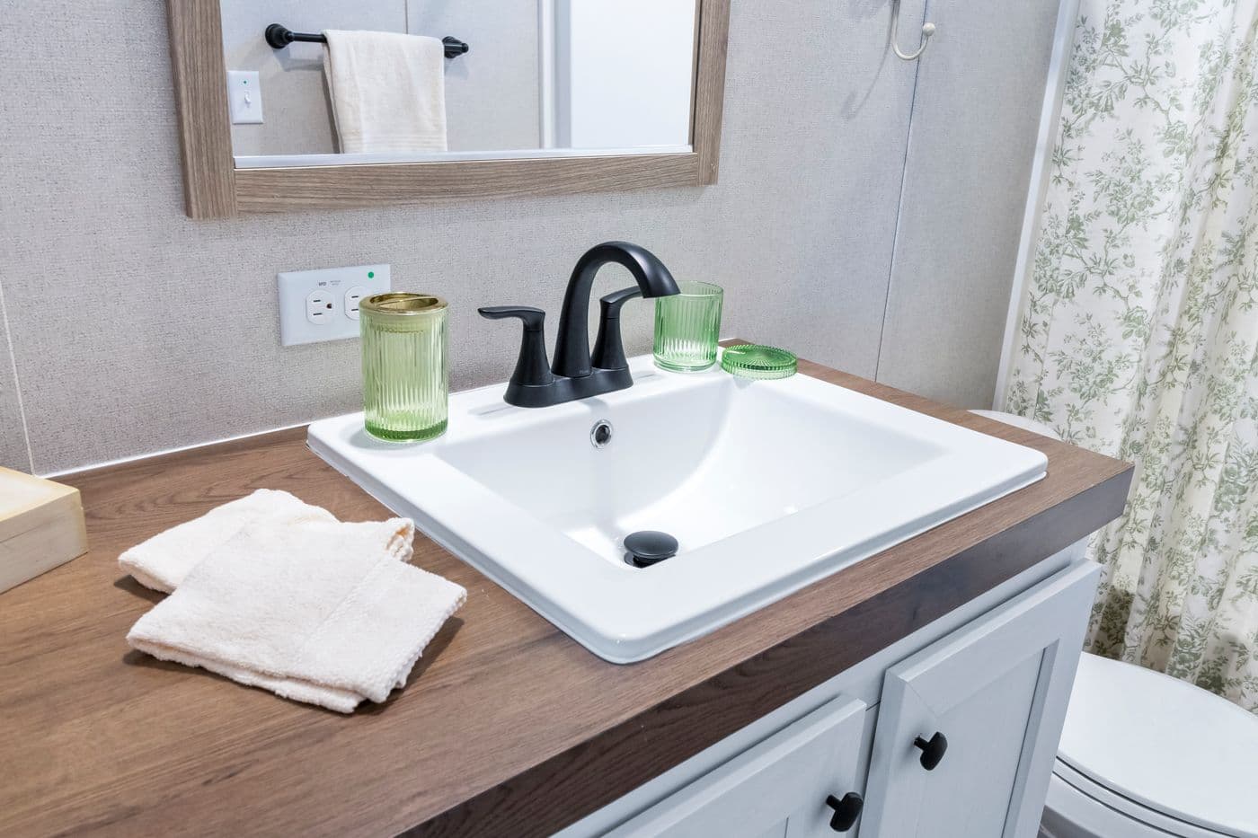 The THE BIG DEAL 52 Guest Bathroom. This Manufactured Mobile Home features 3 bedrooms and 2 baths.