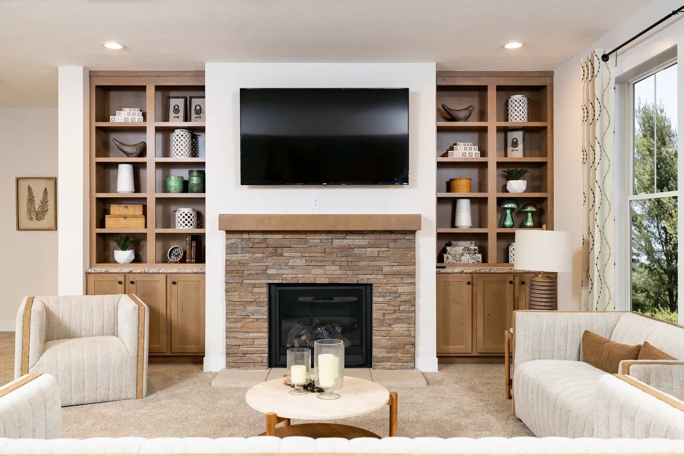 The MCCANN BLVD 6830-MS070 SECT Living Room. This Manufactured Mobile Home features 3 bedrooms and 2 baths.