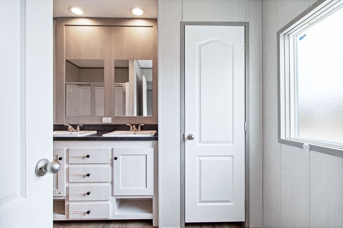 The RESOLUTION 16682X Primary Bathroom. This Manufactured Mobile Home features 2 bedrooms and 2 baths.