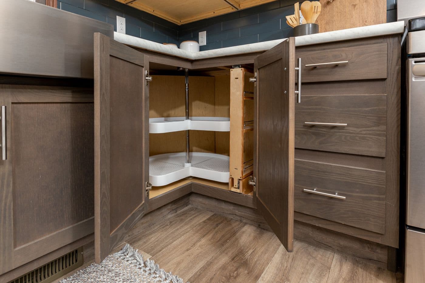 The LEGEND 86 Kitchen. This Manufactured Mobile Home features 3 bedrooms and 2 baths.