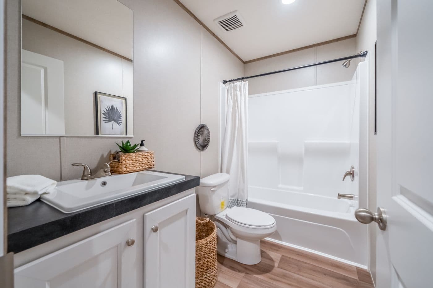 The ECLIPSE Guest Bathroom. This Manufactured Mobile Home features 4 bedrooms and 2 baths.